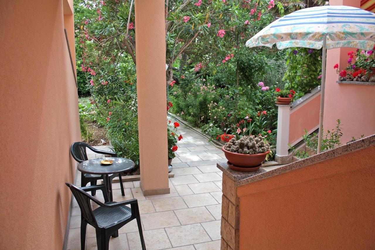 Apartments With A Parking Space Palit, Rab - 5028 المظهر الخارجي الصورة